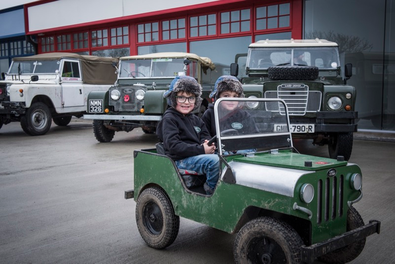 Illustration for article titled The Isle Of Man Threw One Hell Of Farewell Party For The Land Rover Defender